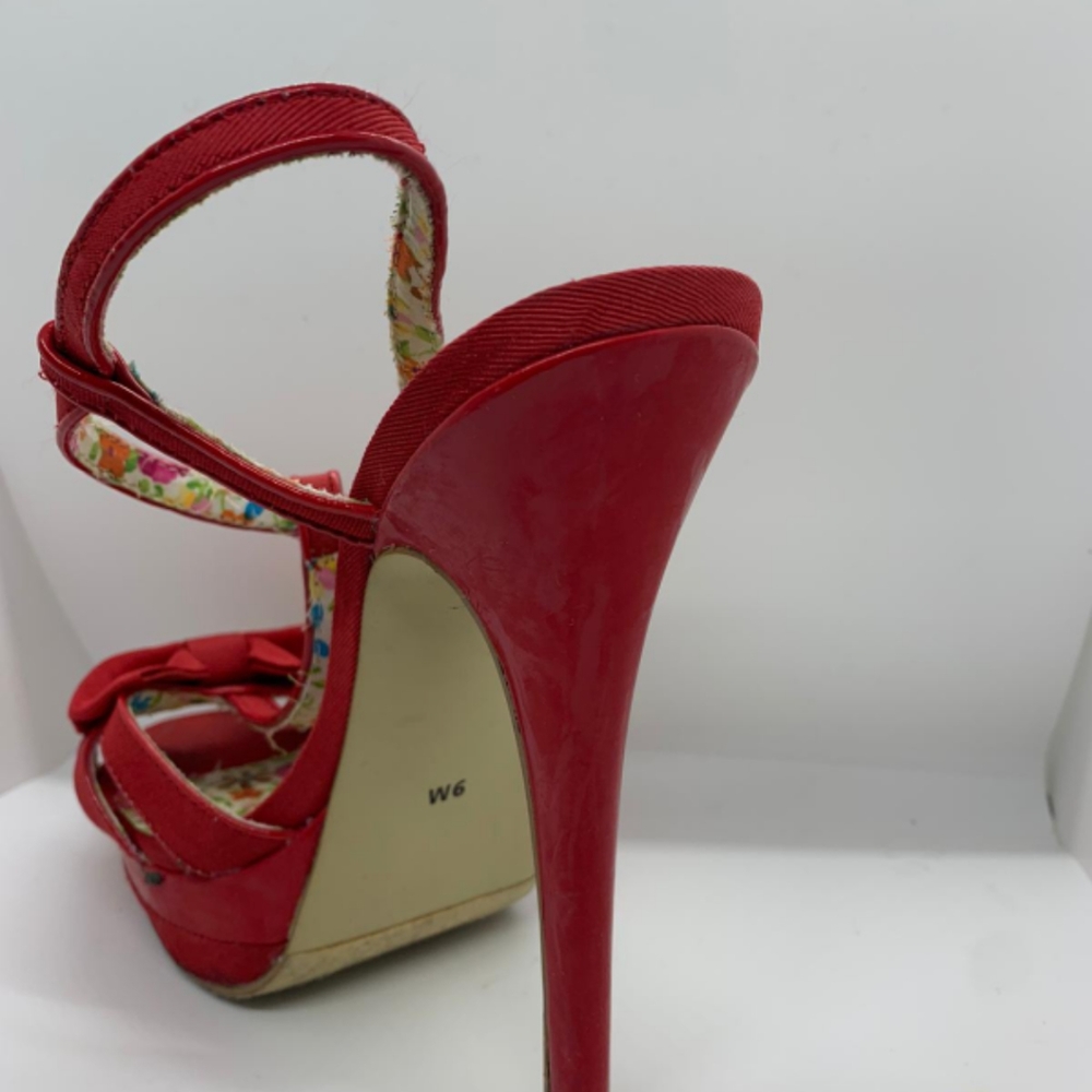 Red heels - Picture 6 of 6